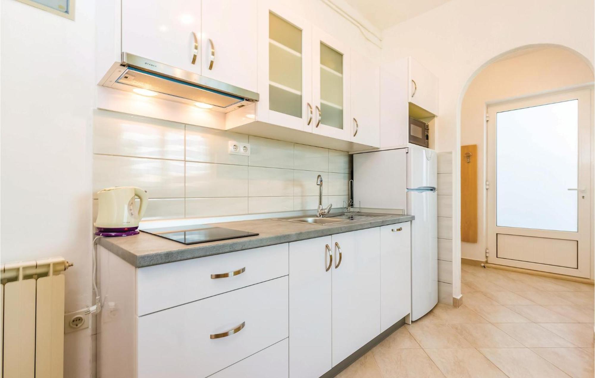 1 Bedroom Awesome Apartment In Supetarska Draga Kültér fotó