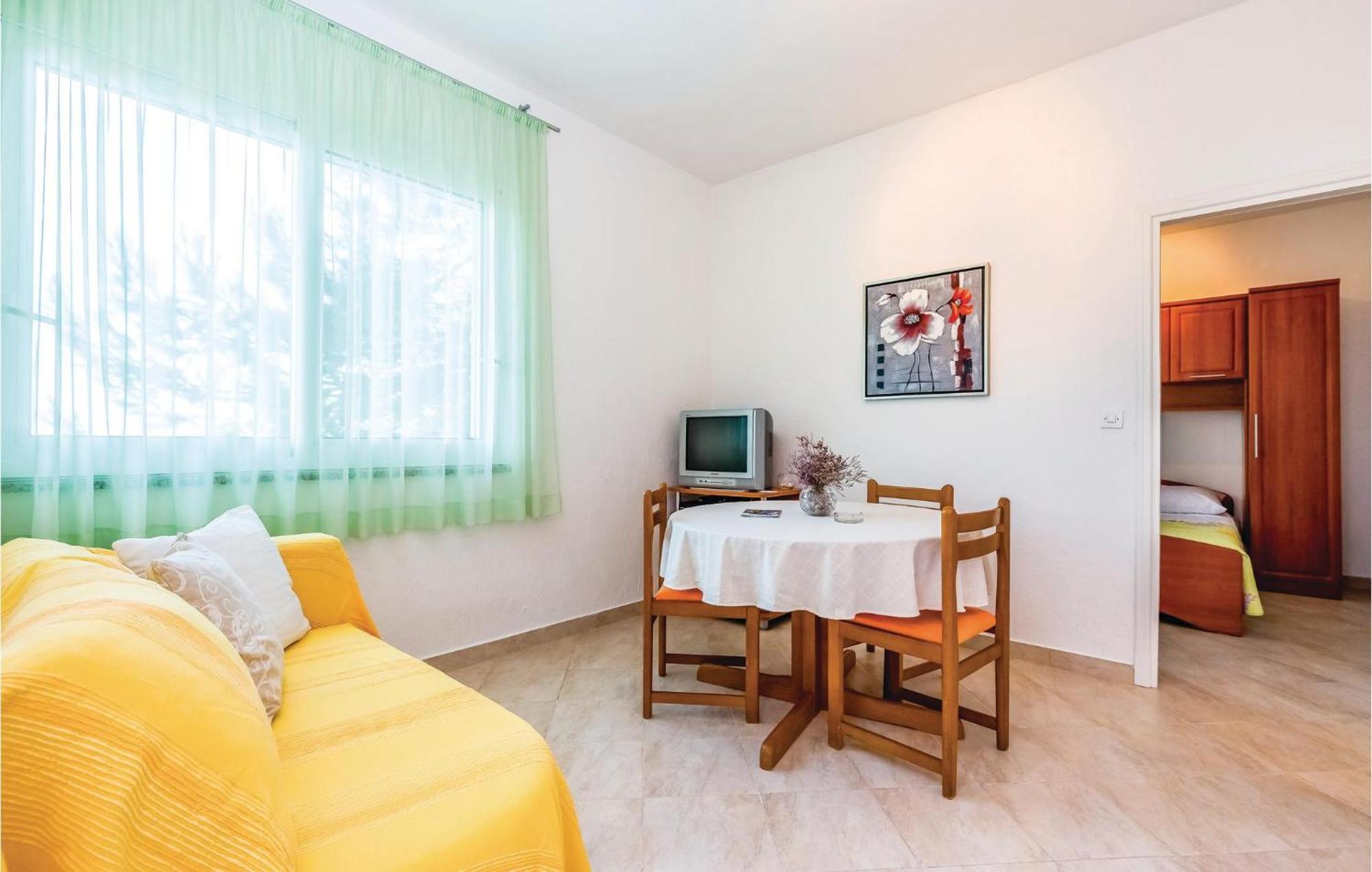 1 Bedroom Awesome Apartment In Supetarska Draga Kültér fotó