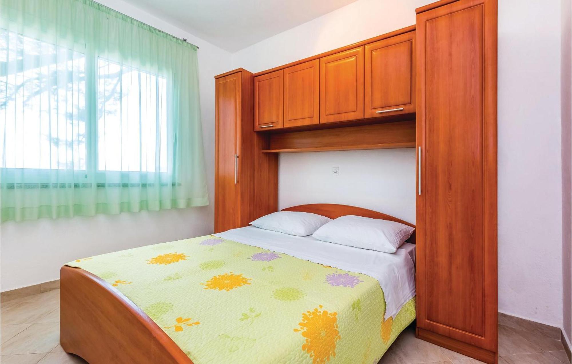 1 Bedroom Awesome Apartment In Supetarska Draga Kültér fotó