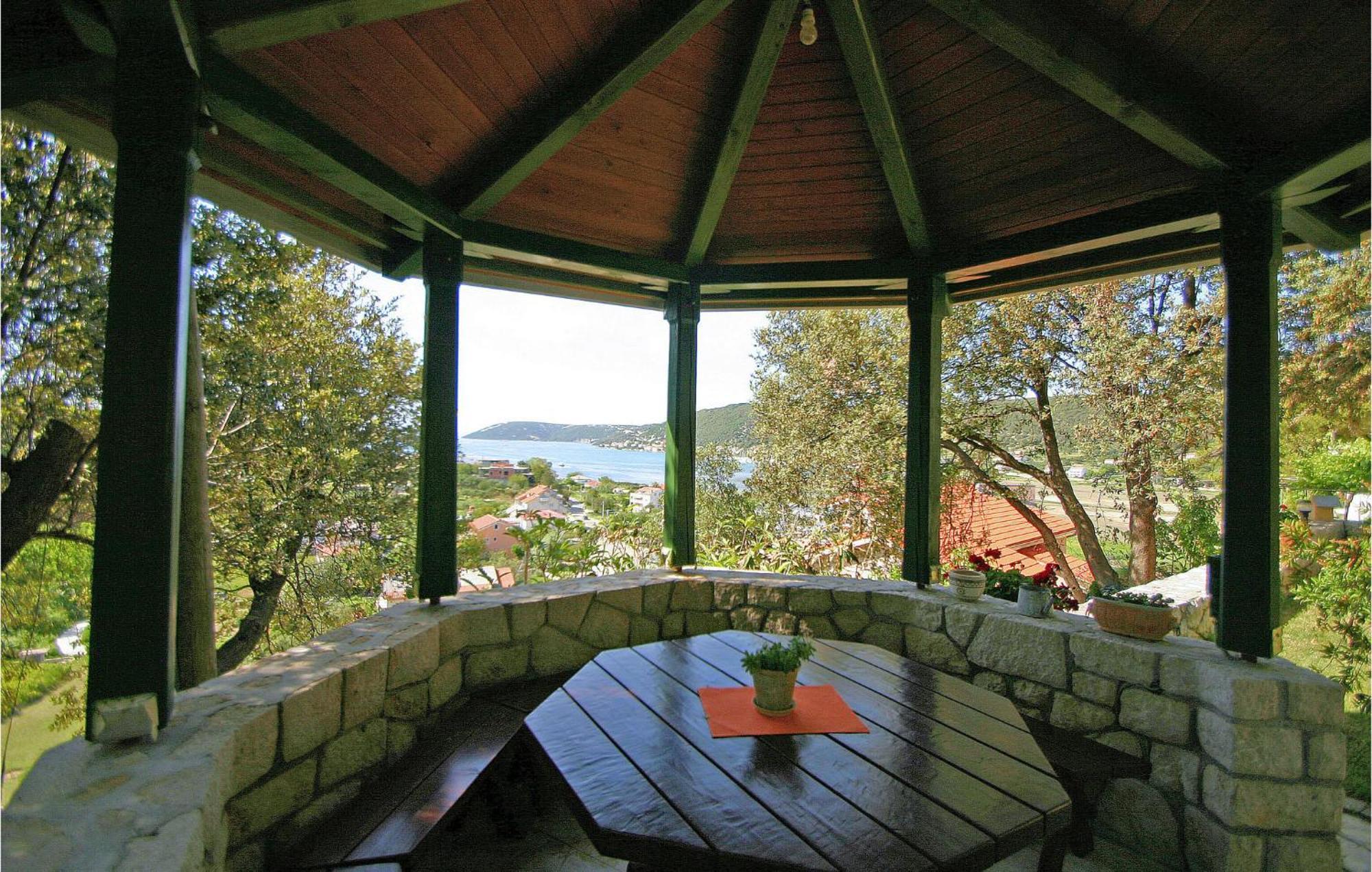 1 Bedroom Awesome Apartment In Supetarska Draga Kültér fotó