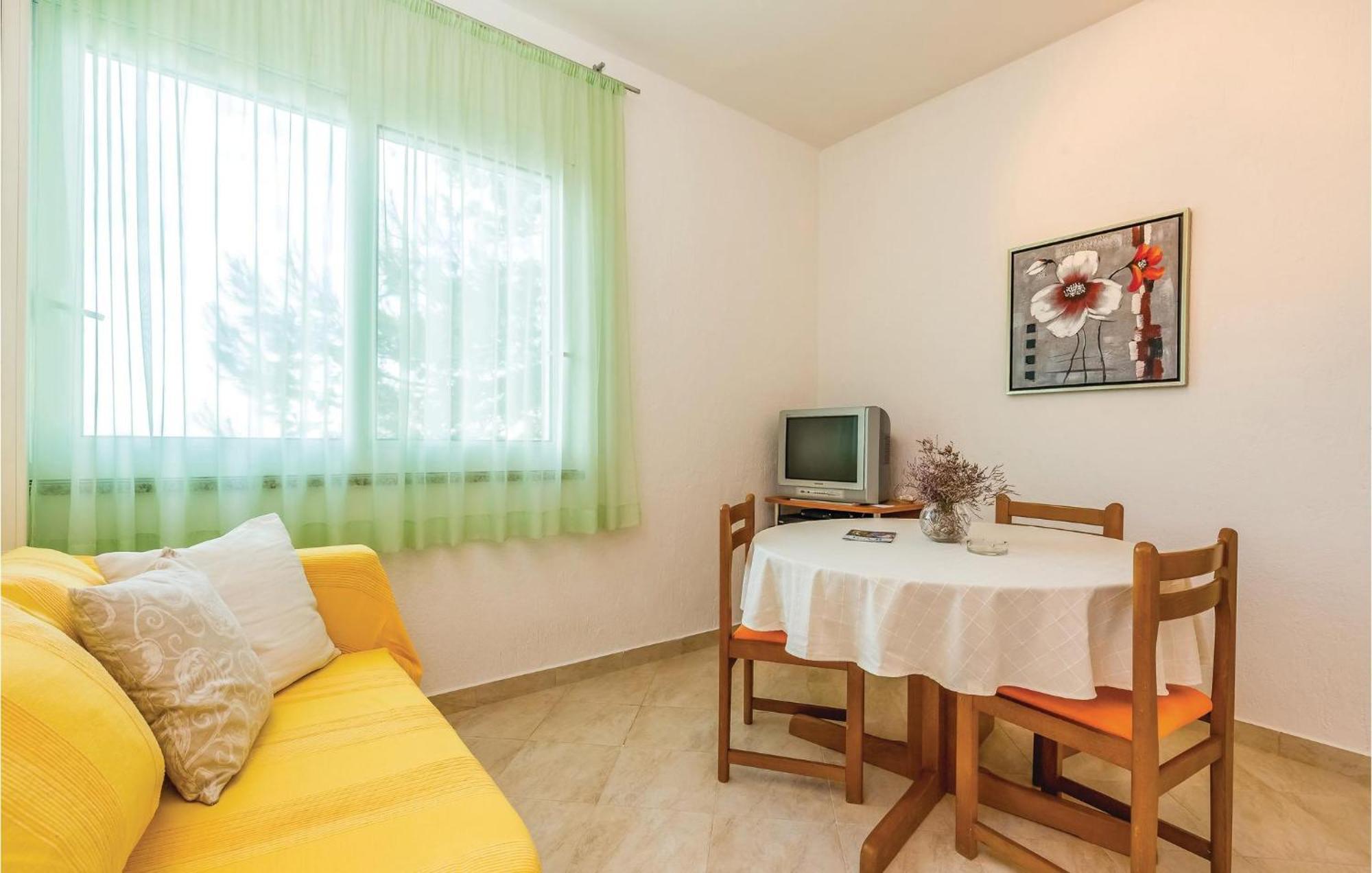 1 Bedroom Awesome Apartment In Supetarska Draga Kültér fotó